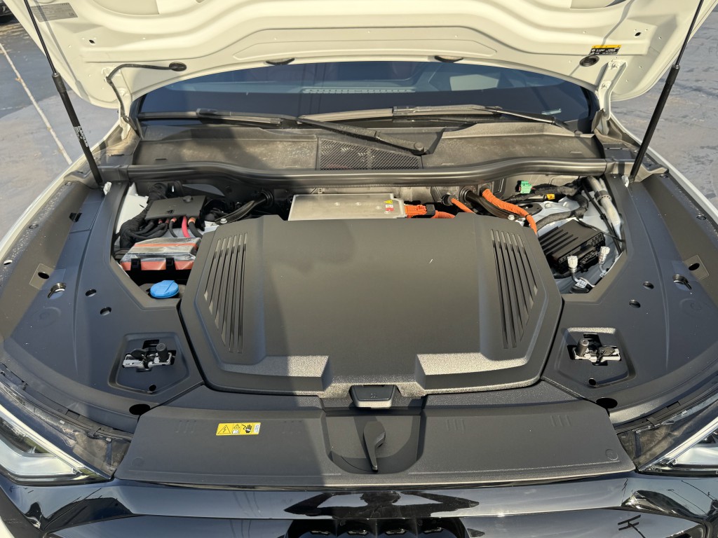 2024 Audi SQ8 e-tron Sportback Image 40