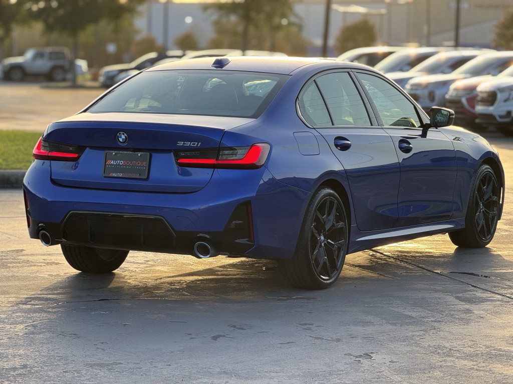 2025 BMW 3 Series Image 10