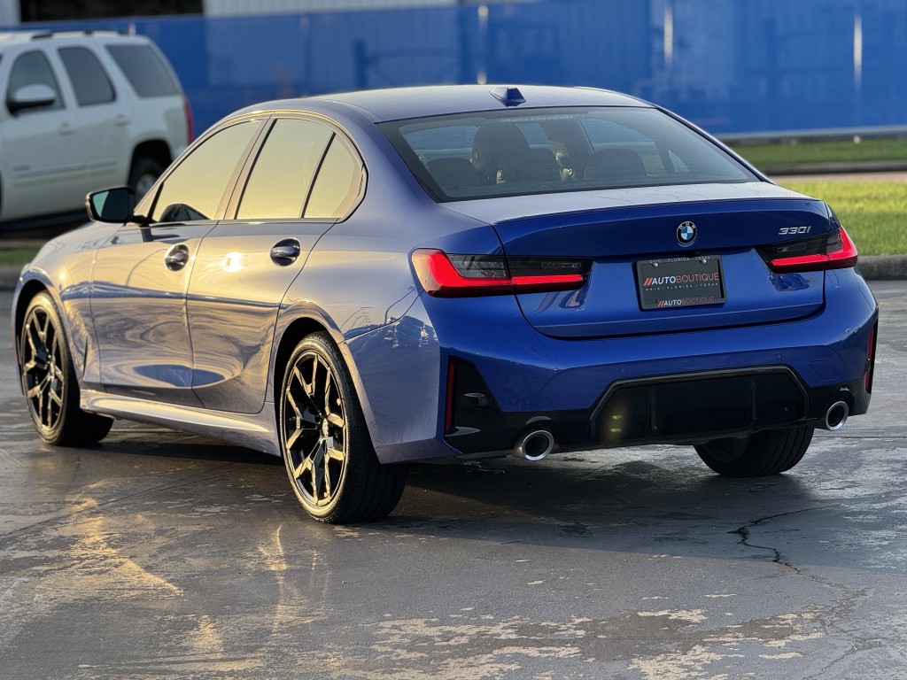 2025 BMW 3 Series Image 11