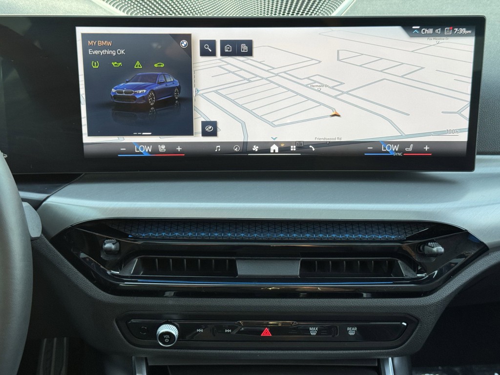 2025 BMW 3 Series Image 21