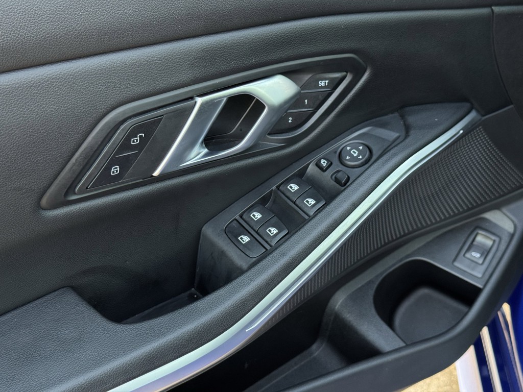 2025 BMW 3 Series Image 25
