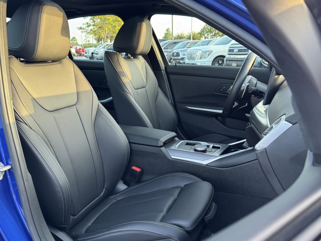 2025 BMW 3 Series Image 27