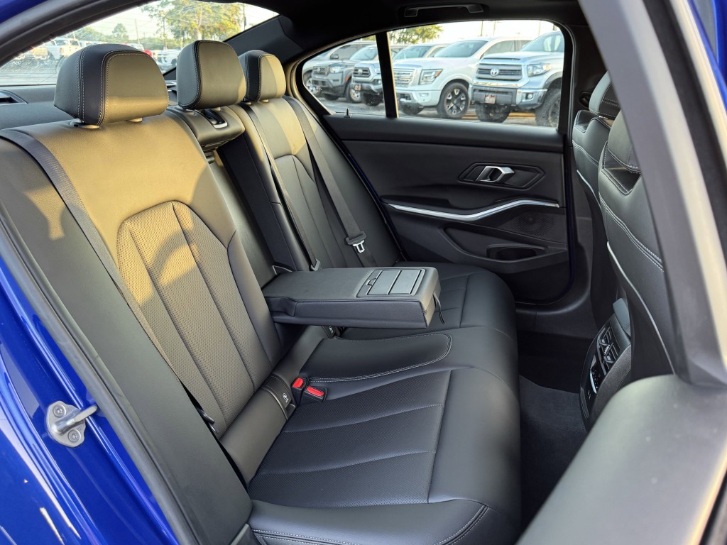 2025 BMW 3 Series Image 28