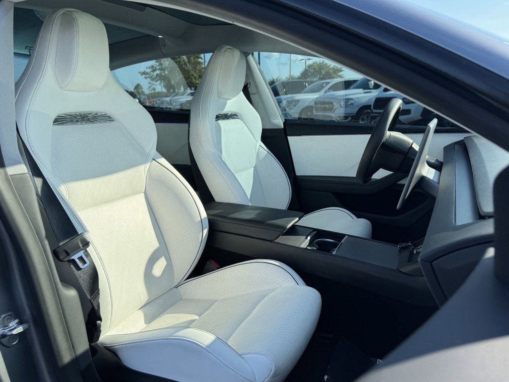 2024 Tesla Model 3 Image 24