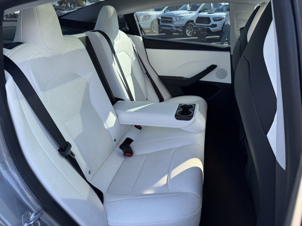 2024 Tesla Model 3 Image 25