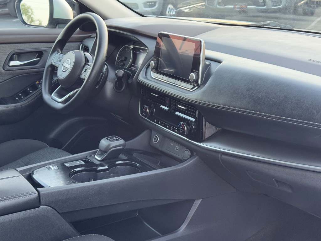 2022 Nissan Rogue Image 13