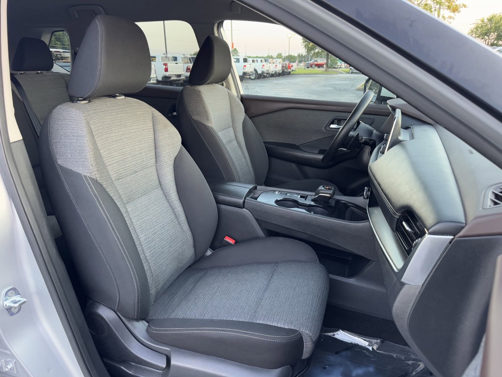 2022 Nissan Rogue Image 25