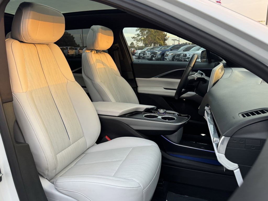 2024 Cadillac Lyriq Image 28