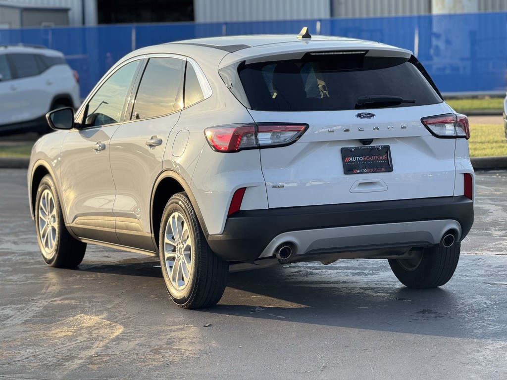 2022 Ford Escape Image 8