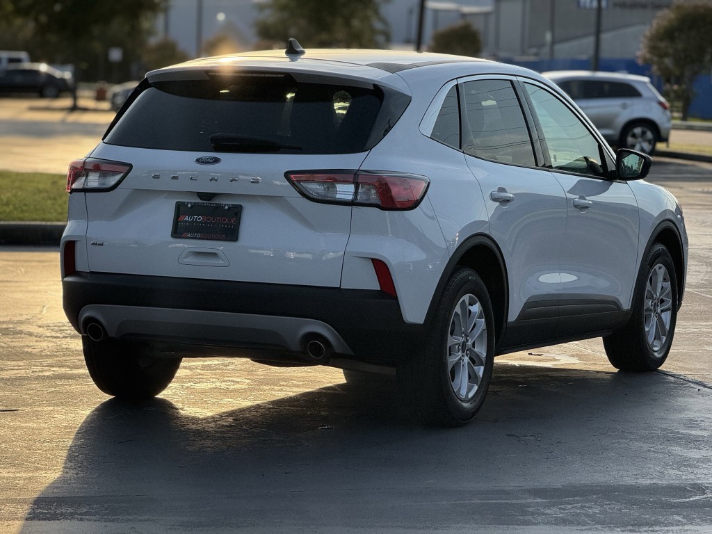 2022 Ford Escape Image 9