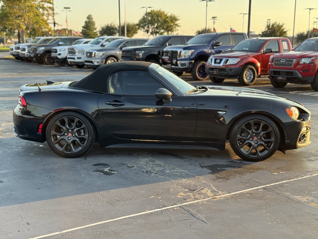 2018 FIAT 124 Spider Image 11