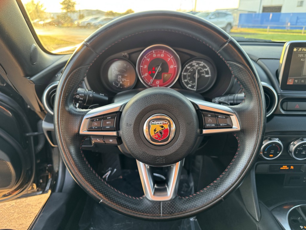 2018 FIAT 124 Spider Image 15