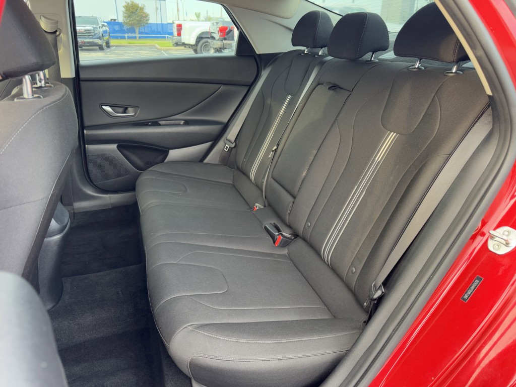 2021 Hyundai Elantra Image 24