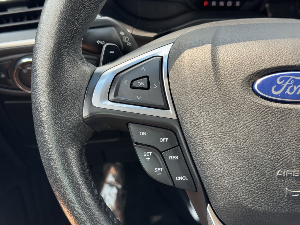 2017 Ford Edge Image 16