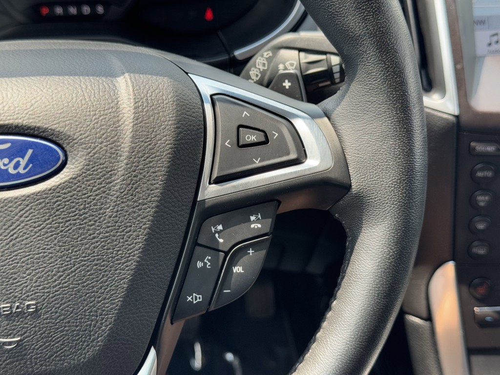 2017 Ford Edge Image 17