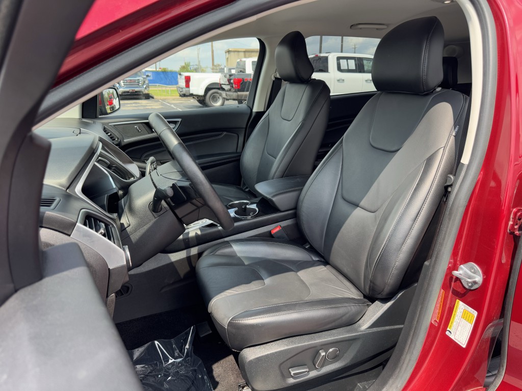 2017 Ford Edge Image 24