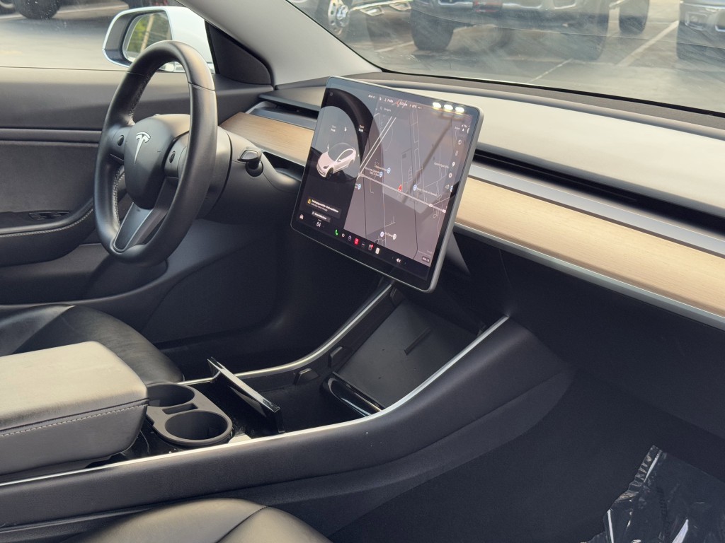 2020 Tesla Model 3 Image 13