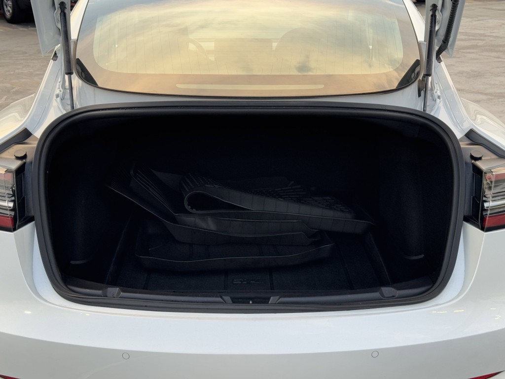 2020 Tesla Model 3 Image 24