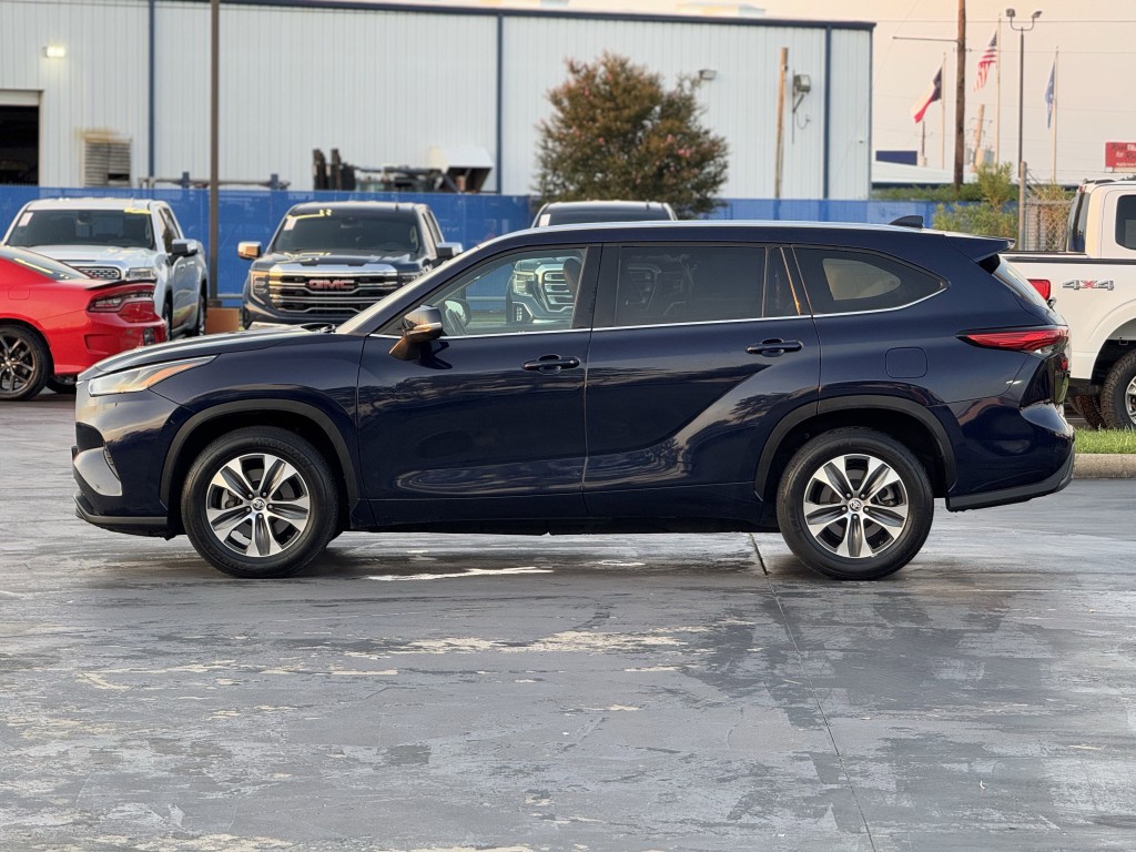 2021 Toyota Highlander Image 8