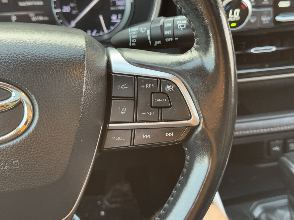 2021 Toyota Highlander Image 16