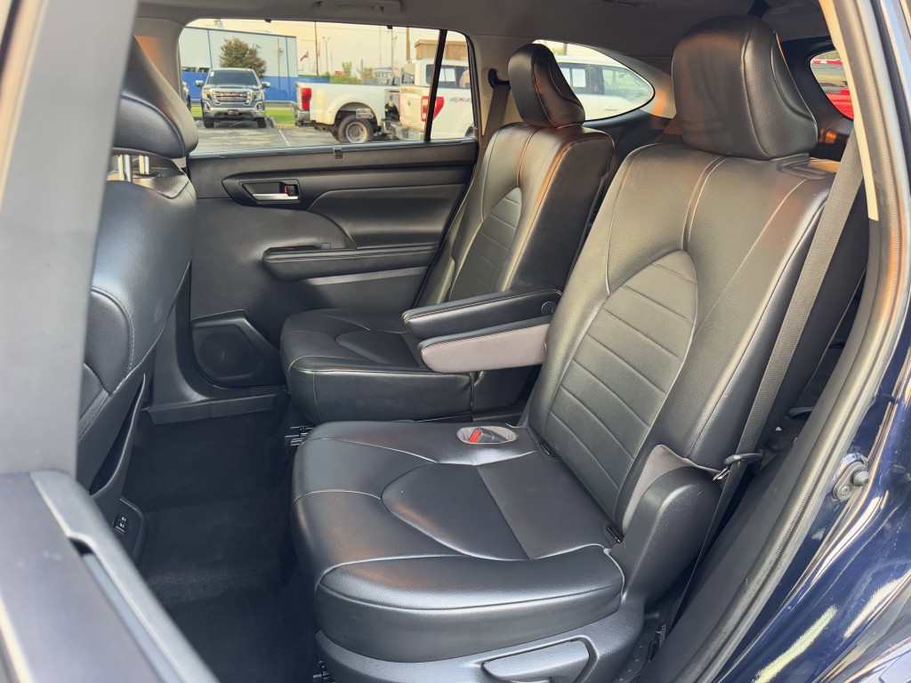 2021 Toyota Highlander Image 24