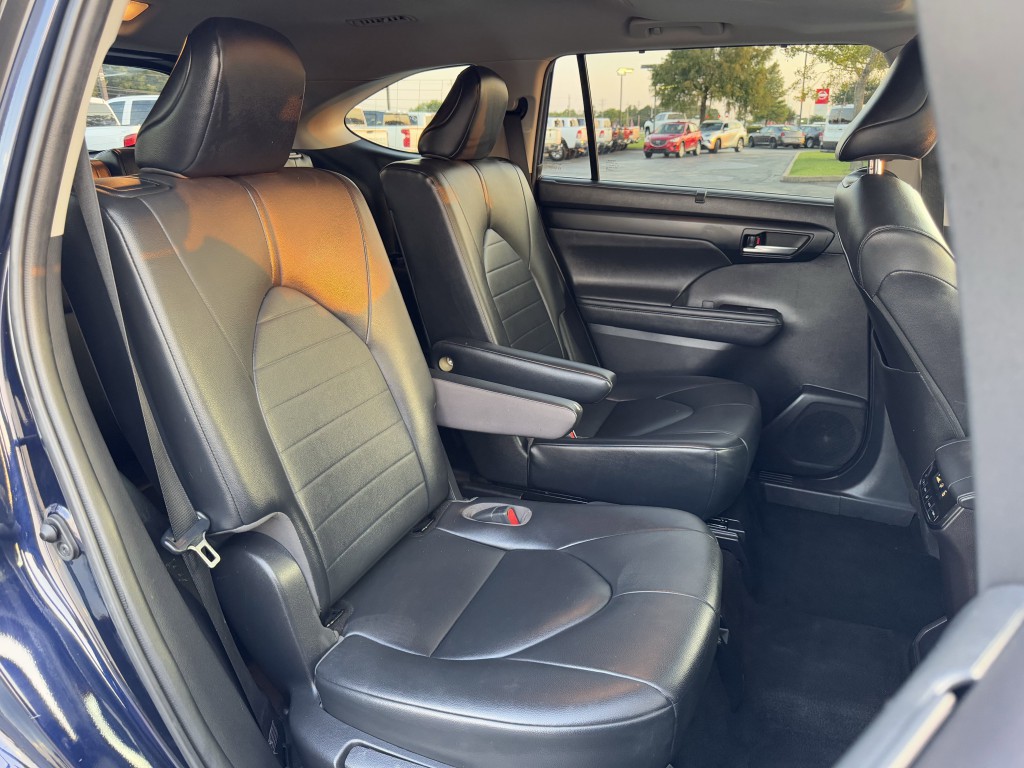 2021 Toyota Highlander Image 25