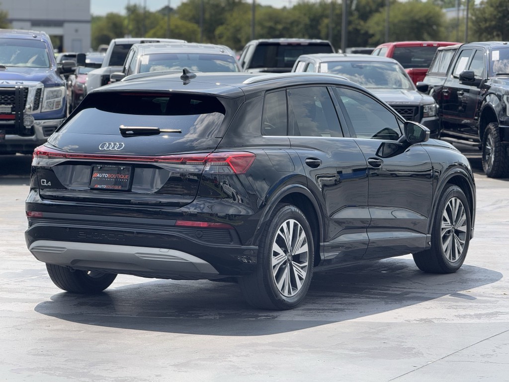 2023 Audi Q4 e-tron Image 10