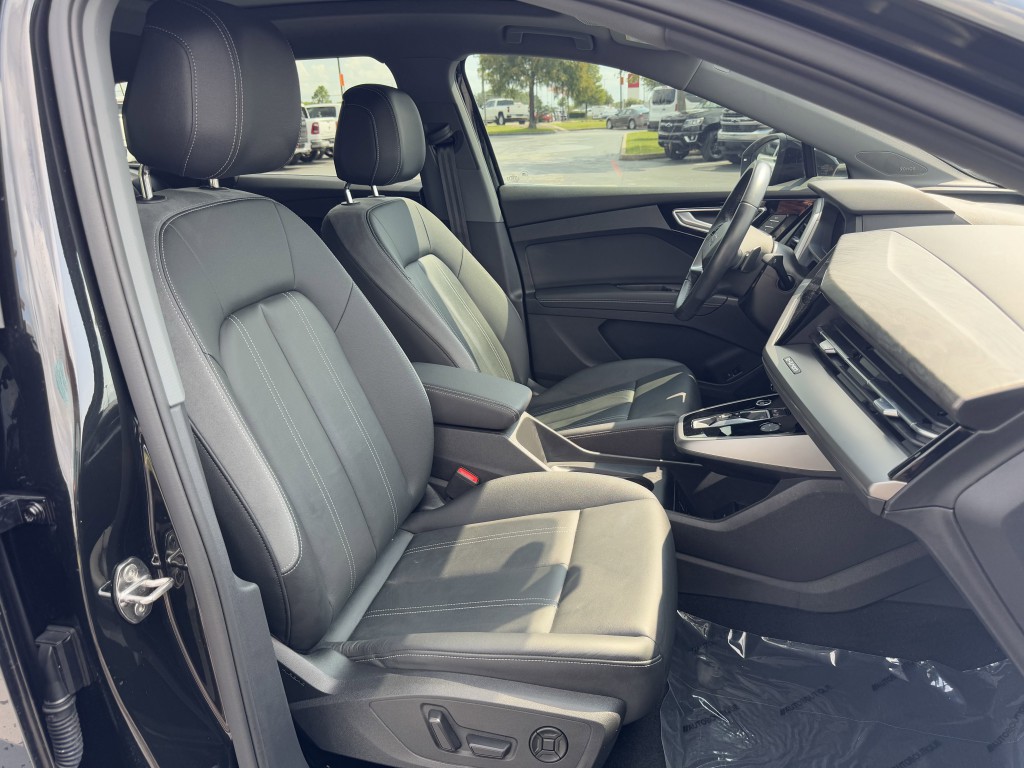 2023 Audi Q4 e-tron Image 24