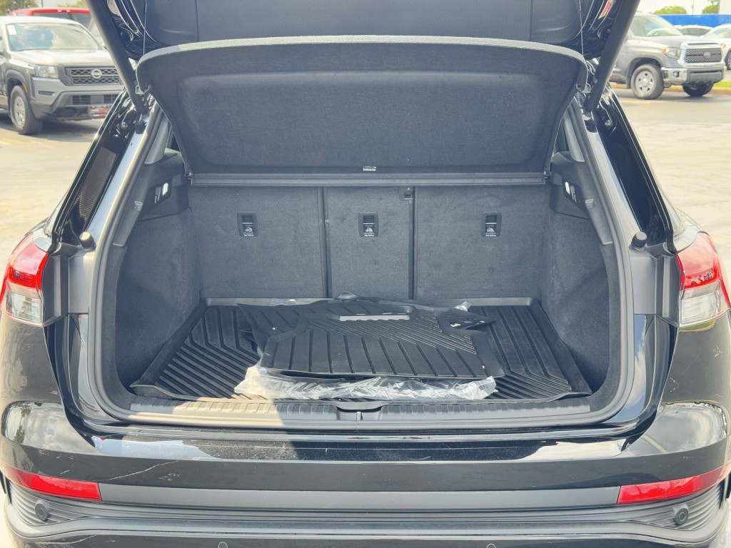 2023 Audi Q4 e-tron Image 28