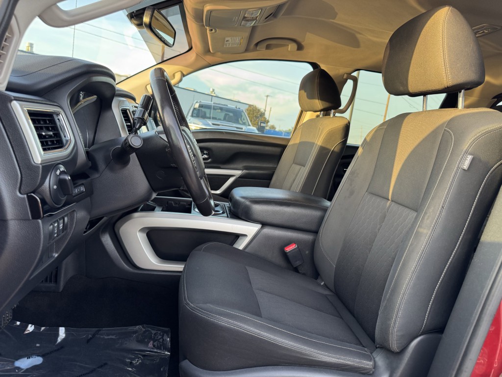 2018 Nissan Titan Image 24