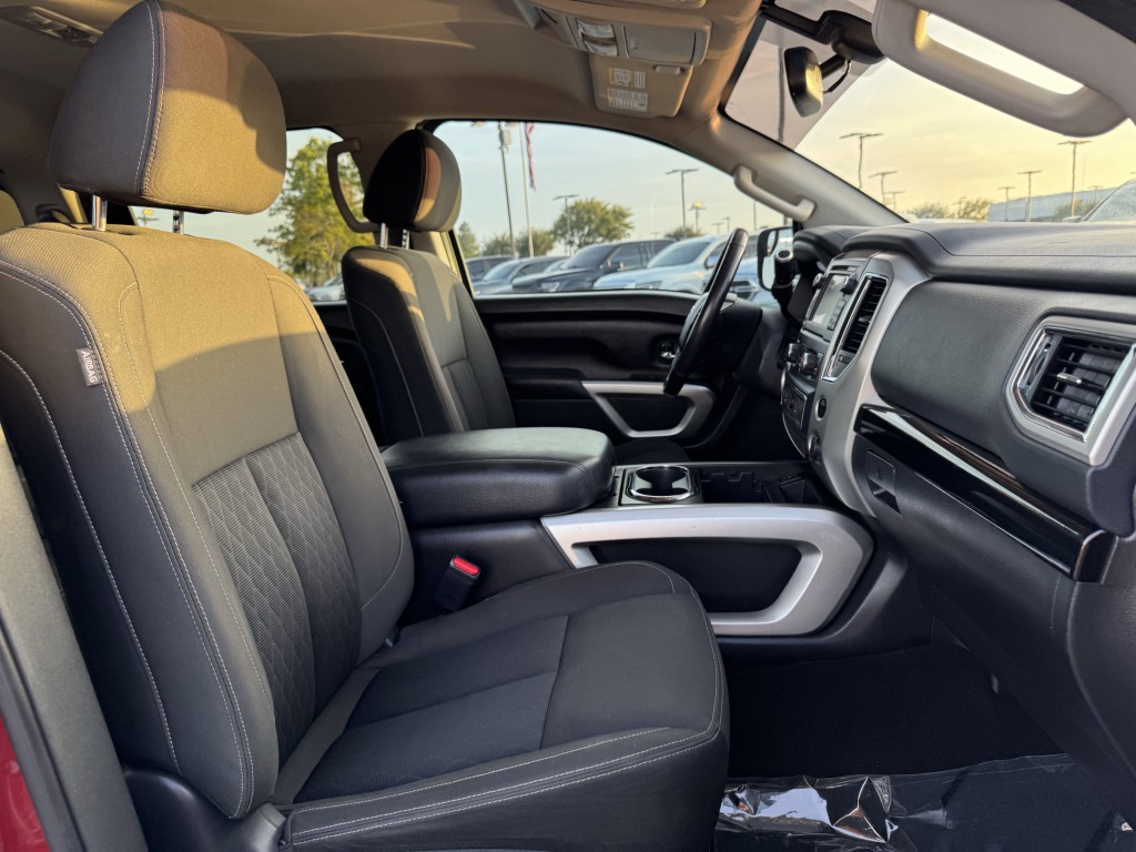 2018 Nissan Titan Image 25