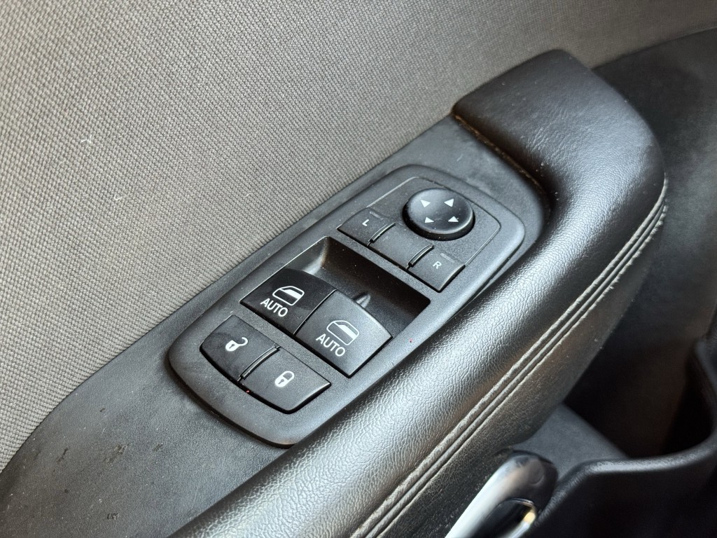 2018 Dodge Challenger Image 19