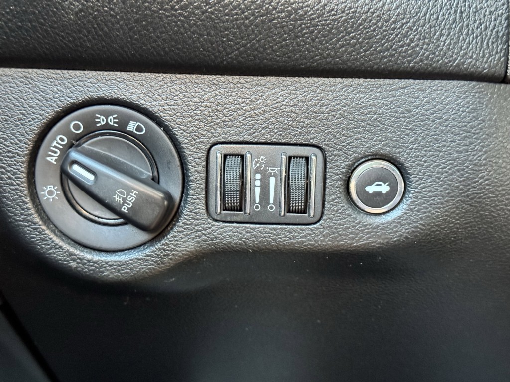 2018 Dodge Challenger Image 20