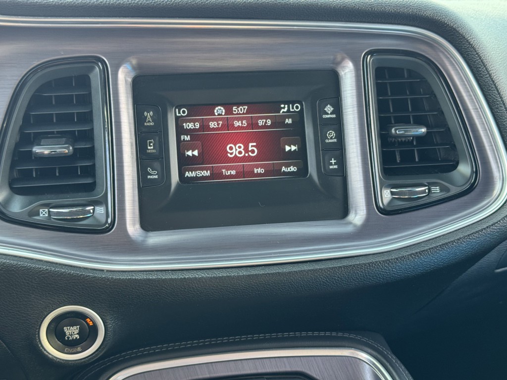 2016 Dodge Challenger Image 21