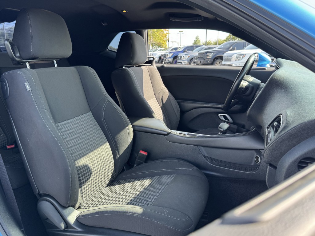 2016 Dodge Challenger Image 25
