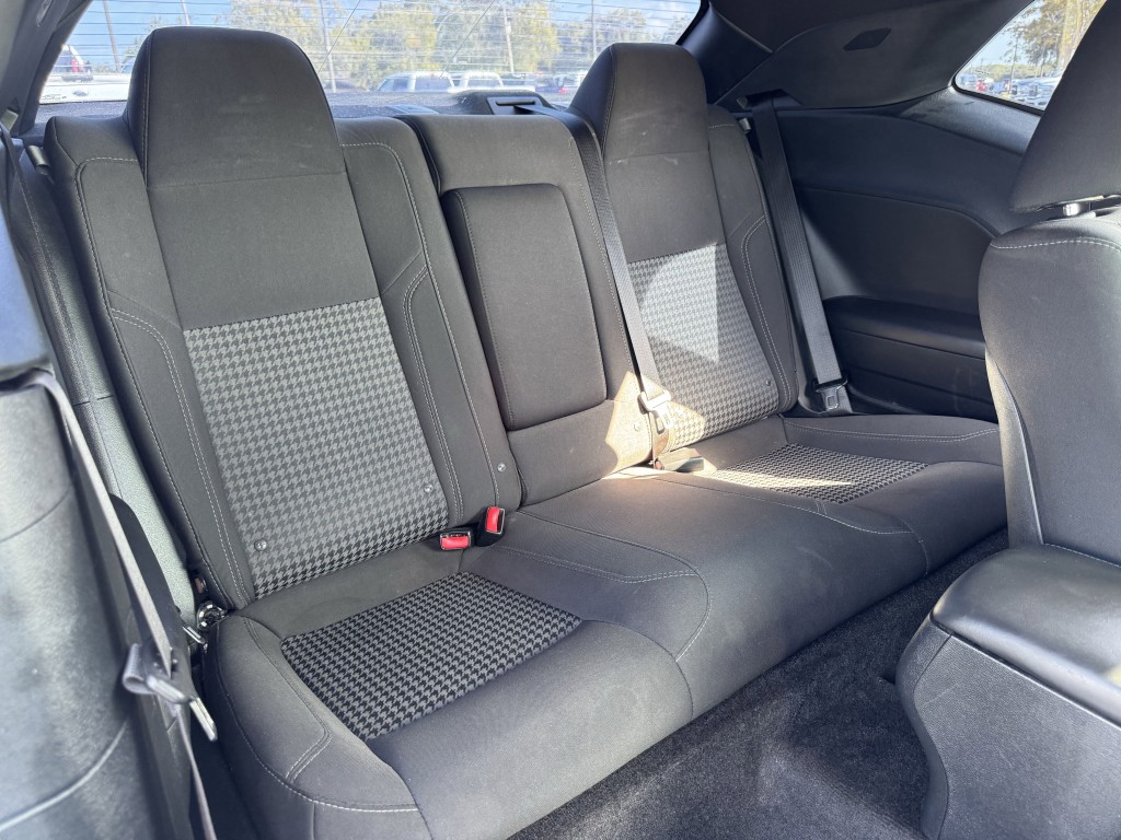 2016 Dodge Challenger Image 26