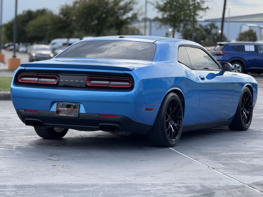 2016 Dodge Challenger Image 9
