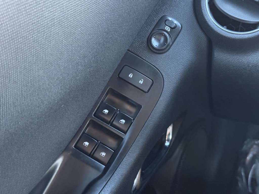 2015 Chevrolet Camaro Image 21