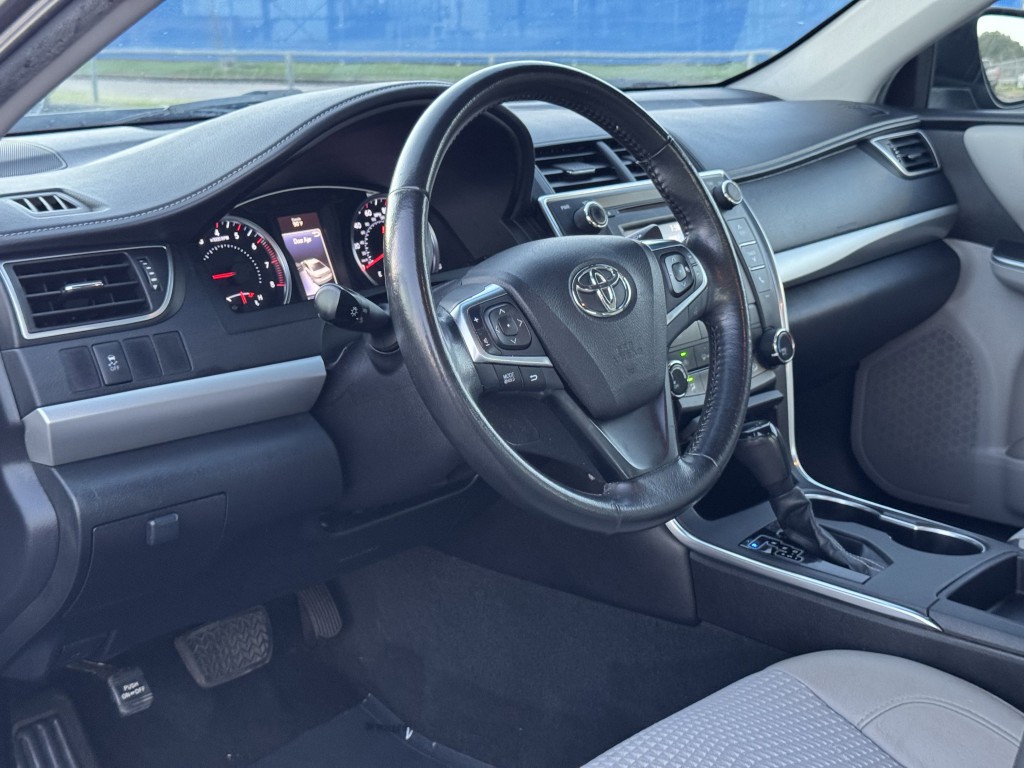 2015 Toyota Camry Image 12