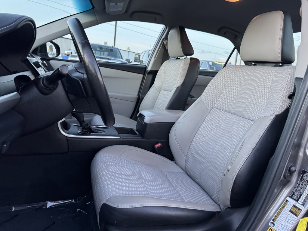 2015 Toyota Camry Image 21