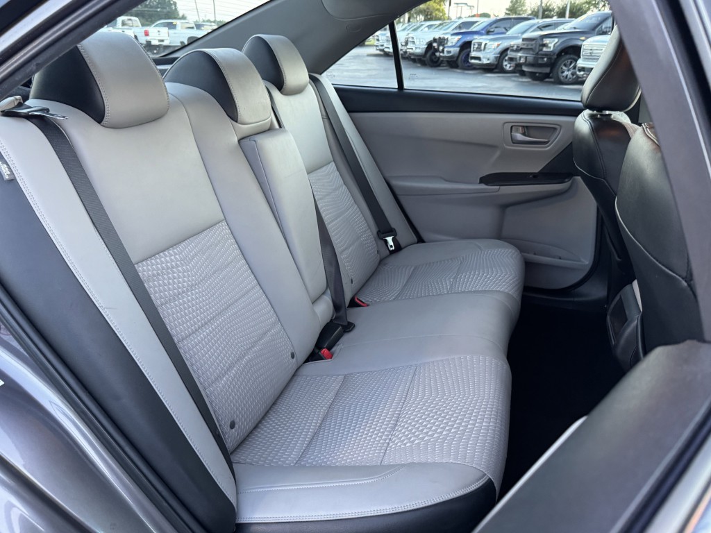 2015 Toyota Camry Image 22