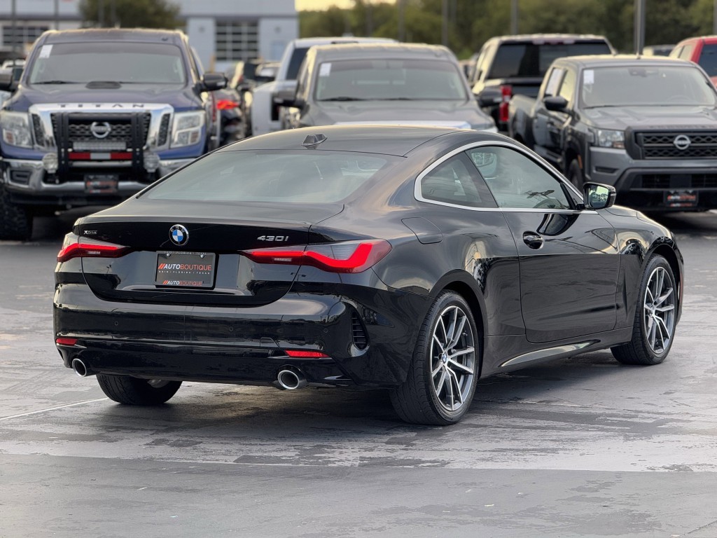 2025 BMW 4 Series Image 10
