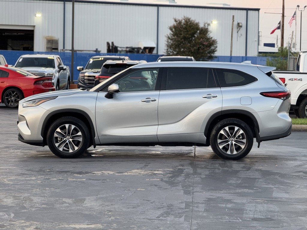 2022 Toyota Highlander Image 8