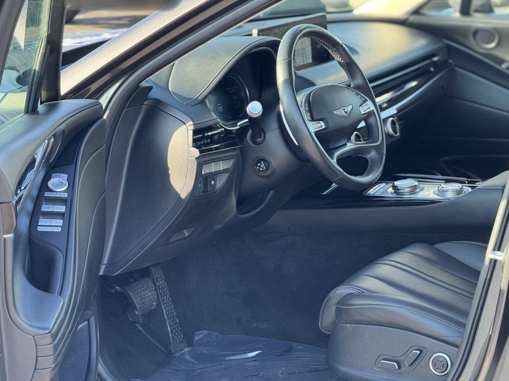 2023 Genesis G80 Image 11