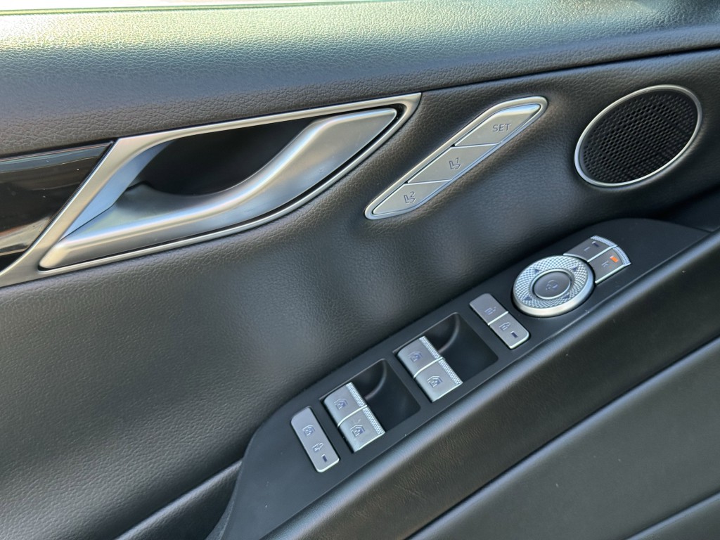 2023 Genesis G80 Image 22