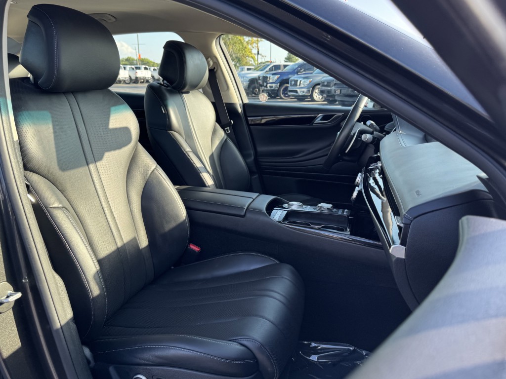 2023 Genesis G80 Image 24