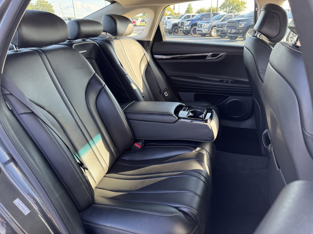 2023 Genesis G80 Image 25