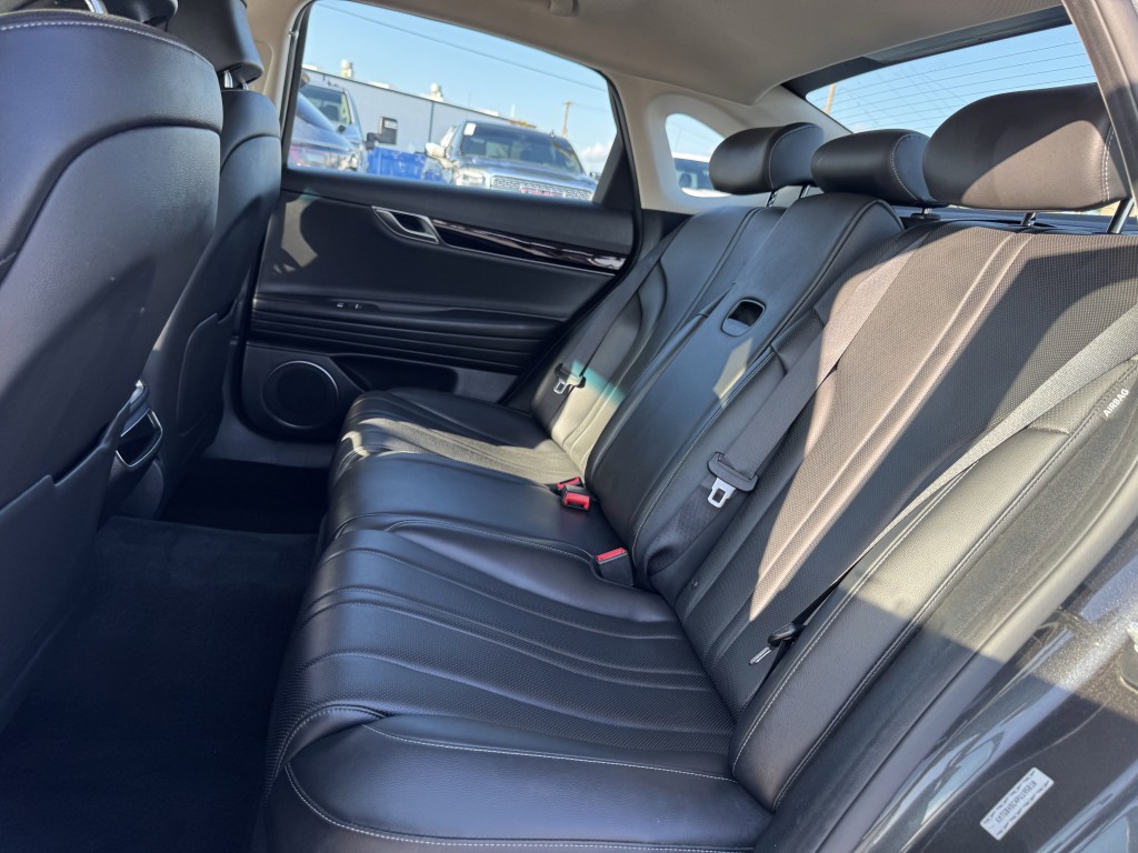 2023 Genesis G80 Image 26