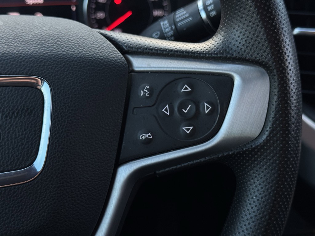2022 GMC Acadia Image 17