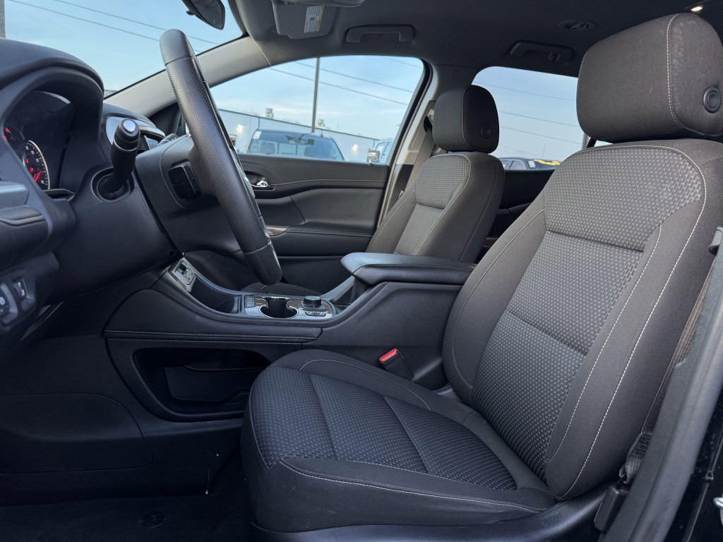 2022 GMC Acadia Image 22